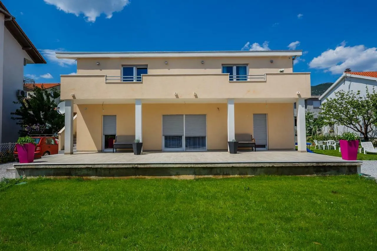 Lavender & Mint Apartment Kastela